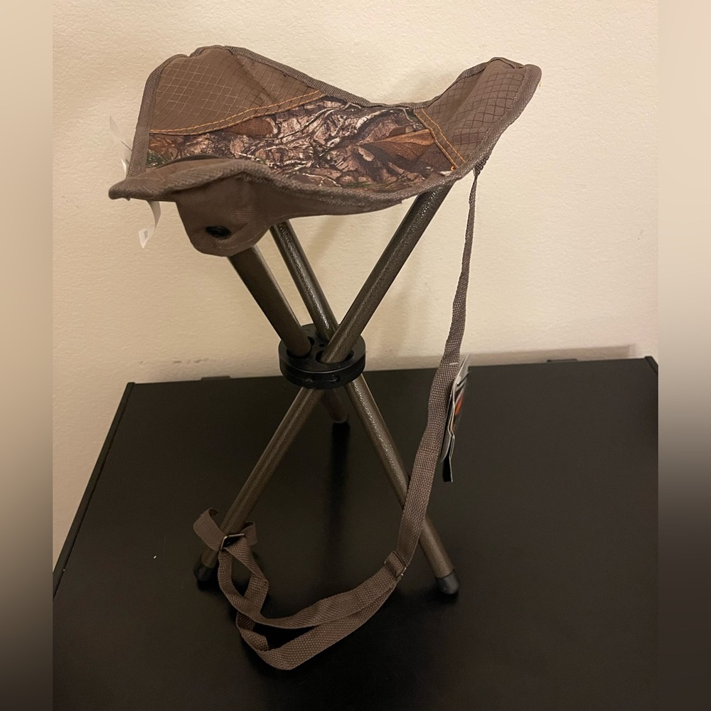 Tripod stool